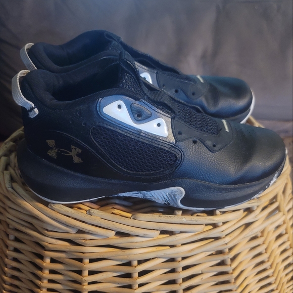 Under Armor Lockdown 6 Basketball Shoes Size 7Y - Picture 6 of 9